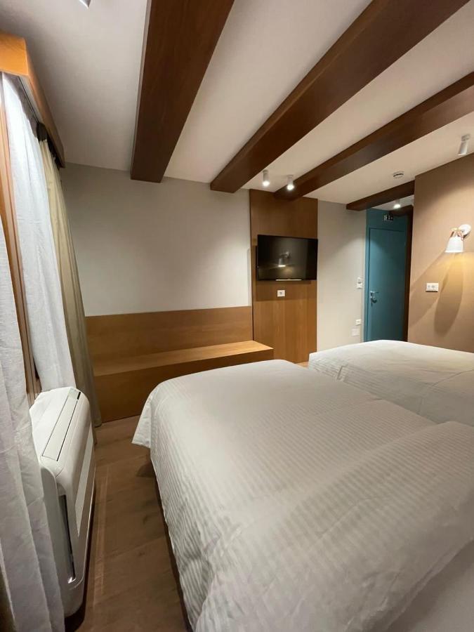 Palorto Hotel Gjirokastër Buitenkant foto