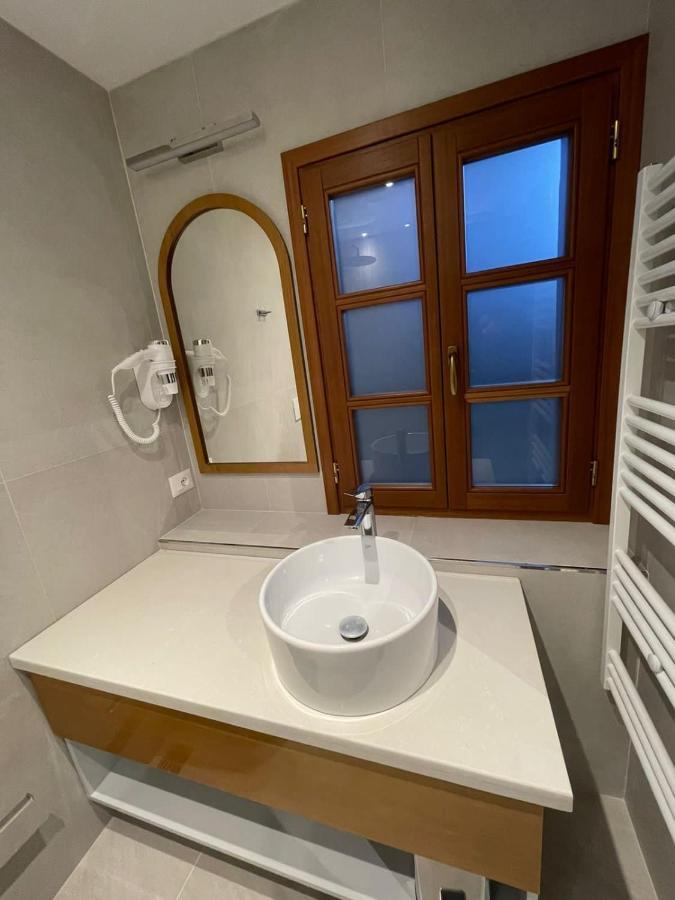 Palorto Hotel Gjirokastër Buitenkant foto