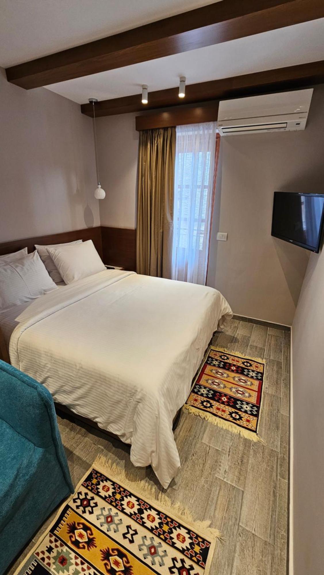 Palorto Hotel Gjirokastër Buitenkant foto