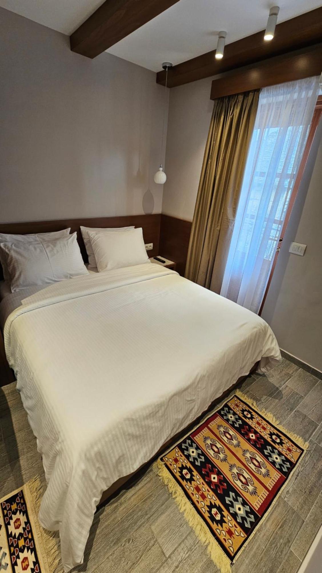 Palorto Hotel Gjirokastër Buitenkant foto